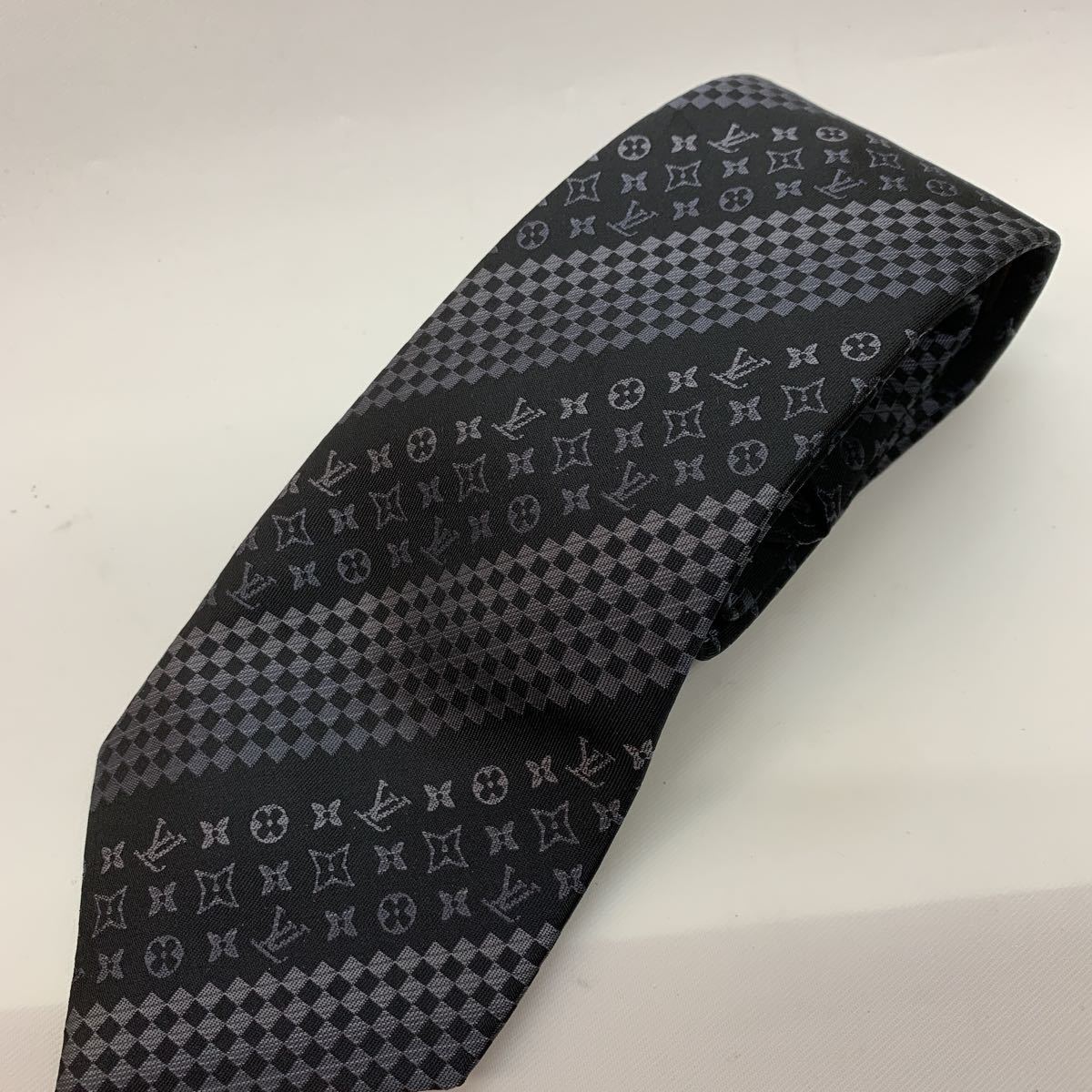 【美品・クリーニング済・即着用可】Louis Vuitton ネクタイ 黒ロゴ LOUIS VUITTON ブランドネクタイ イタリア製 シルク ミックス