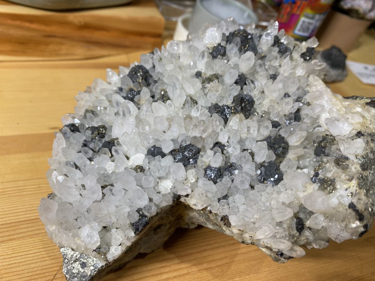 青森県尾太鉱山産 Pyrite 水晶、黄鉄鉱＆閃亜鉛鉱 (Quartz, 青森・尾太