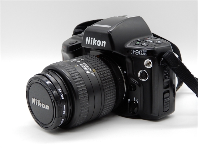 Nikon F90X 一眼レフカメラ　Tamron 28-300mmレンズ Nikon F90X 一眼レフカメラ Tamron 28-300mmレンズ