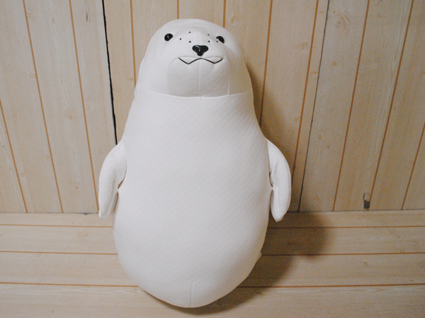 シュアーヴ●ひんやり あざらしクッション 抗菌防臭 防ダニ機能 もちもちと柔らかな肌触り 洗濯機可/約38×71×30cm/1円スタート/ZS_1