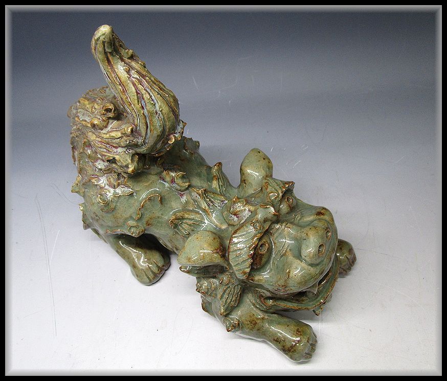 ZEROnet]○青磁 獅子 置物 〇山 兼山？重量2496g 全長22cm 共箱 時代物