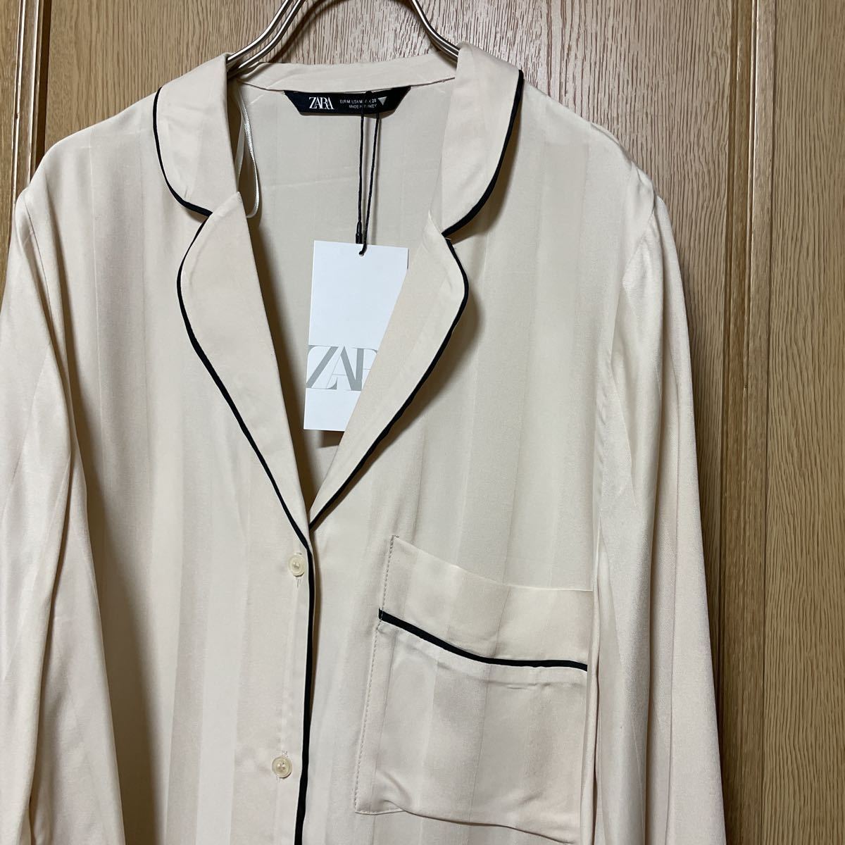 ザラ パジャマシャツ レディースmサイズ 長袖 ブラウス トップス 白 Zara 部屋着 前開き 長袖シャツ 売買されたオークション情報 Yahooの商品情報をアーカイブ公開 オークファン Aucfan Com