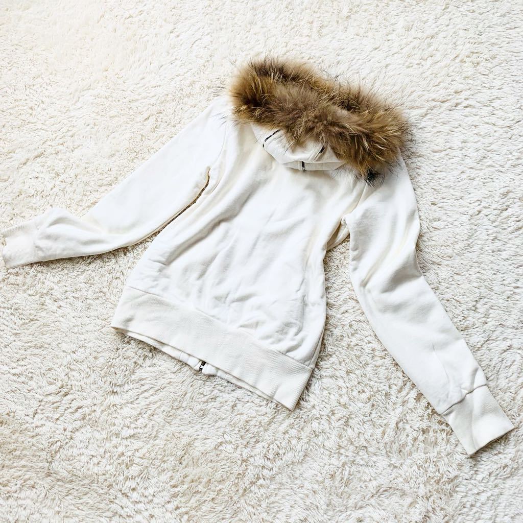 【希少】BURBERRY BLUE LABEL　タヌキファー付きパーカー 黒 希少！BURBERRY BLUE LABEL ジップアップパーカーフード付タヌキファー