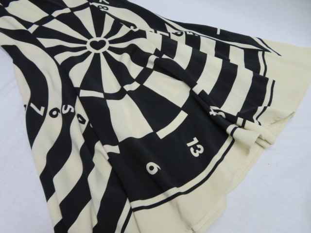 Moschino モスキーノ ルーレットフレアワンピース ９号 ワンピース 売買されたオークション情報 Yahooの商品情報をアーカイブ公開 オークファン Aucfan Com