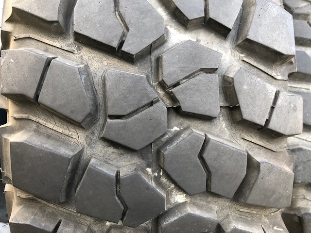 バリ山マッドタイヤ 285/75R16 126/123Q BF GOODRICH ALL-TERRAIN T/A