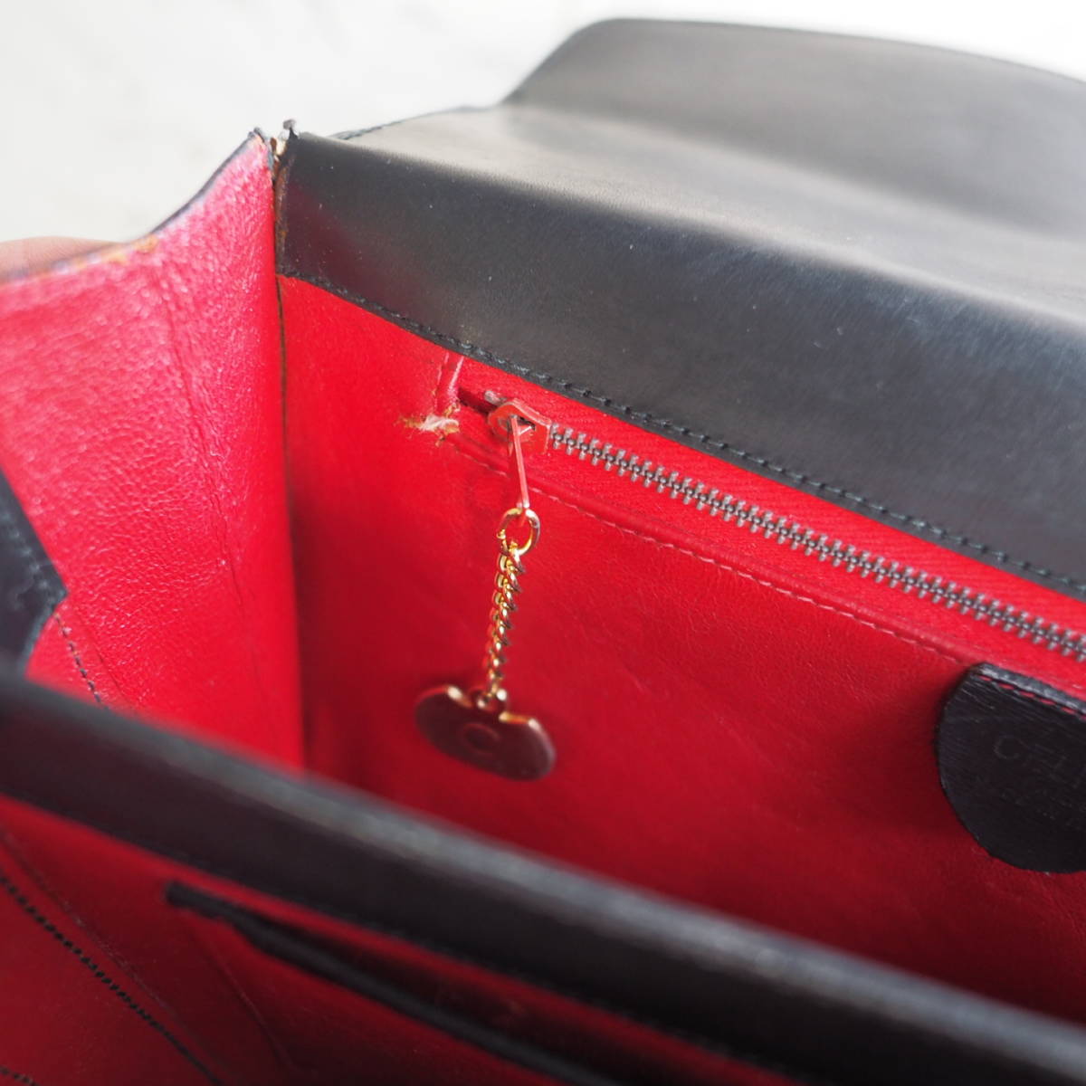 CELINE サークルロゴ セリーヌ オールドセリーヌ レザーショルダーバッグオールドセリーヌ ショルダー クロスボディ マカダム ハンドバッグ オールド ショルダーバッグ ITEMCELINE&frasl;セリーヌのサークルロゴヴィンテージマカダム VINTAGE レザーショルダーバッグ △△ ワン