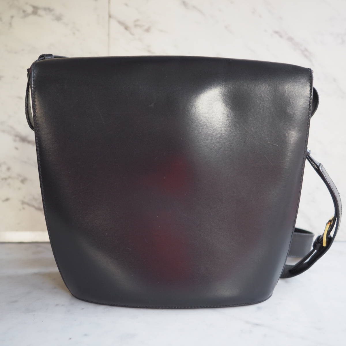 CELINE サークルロゴ セリーヌ オールドセリーヌ レザーショルダーバッグオールドセリーヌ ショルダー クロスボディ マカダム ハンドバッグ オールド ショルダーバッグ ITEMCELINE&frasl;セリーヌのサークルロゴヴィンテージマカダム VINTAGE レザーショルダーバッグ △△ ワン