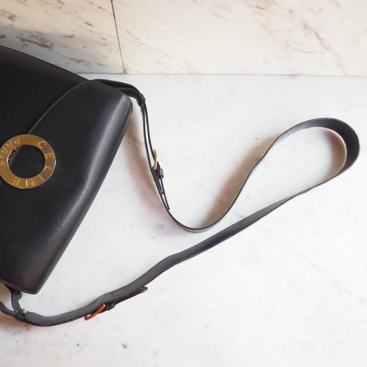 CELINE サークルロゴ セリーヌ オールドセリーヌ レザーショルダーバッグオールドセリーヌ ショルダー クロスボディ マカダム ハンドバッグ オールド ショルダーバッグ ITEMCELINE&frasl;セリーヌのサークルロゴヴィンテージマカダム VINTAGE レザーショルダーバッグ △△ ワン