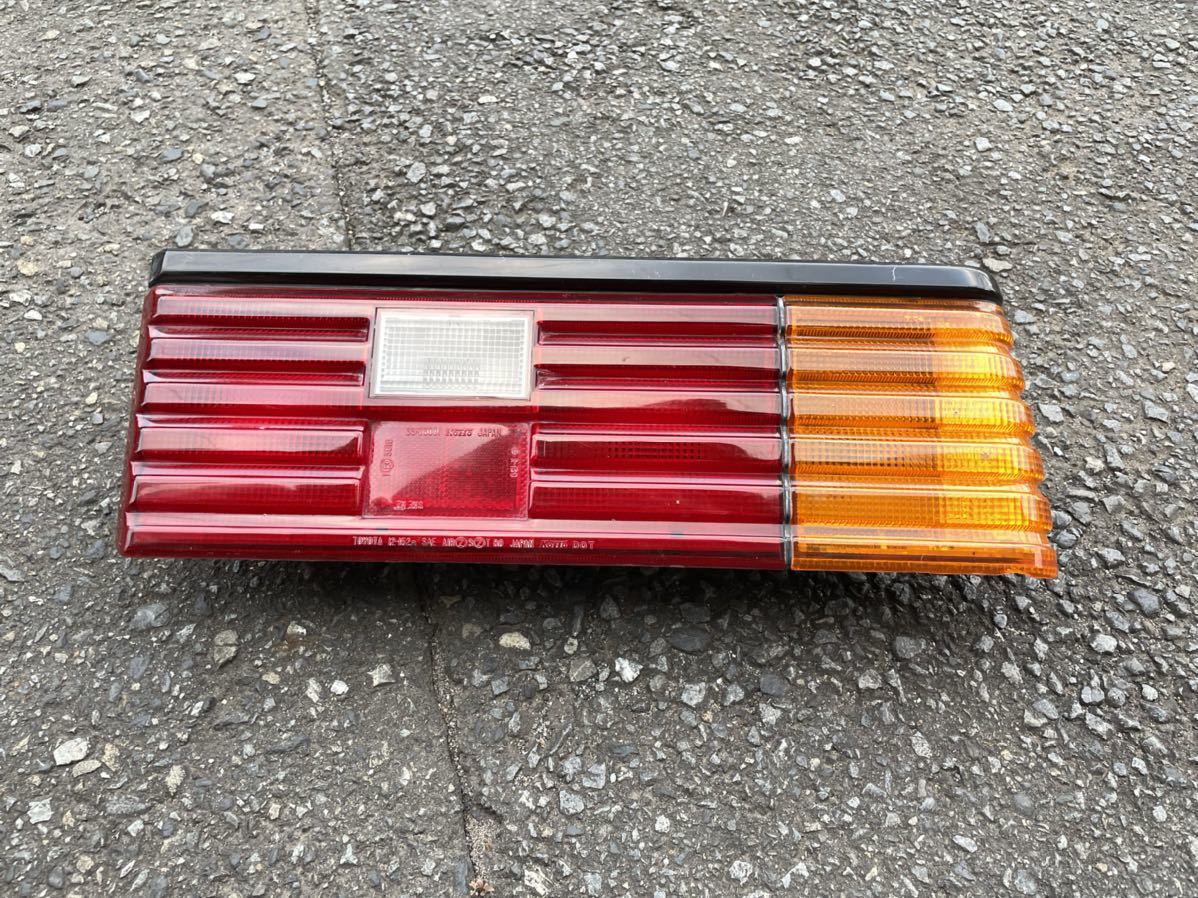 AE70 カローラ 2ドア 右テールレンズ 旧車 当時物 トヨタ AE70 カローラ 2ドア 右テールレンズ KE70 TE71 70カローラ 旧