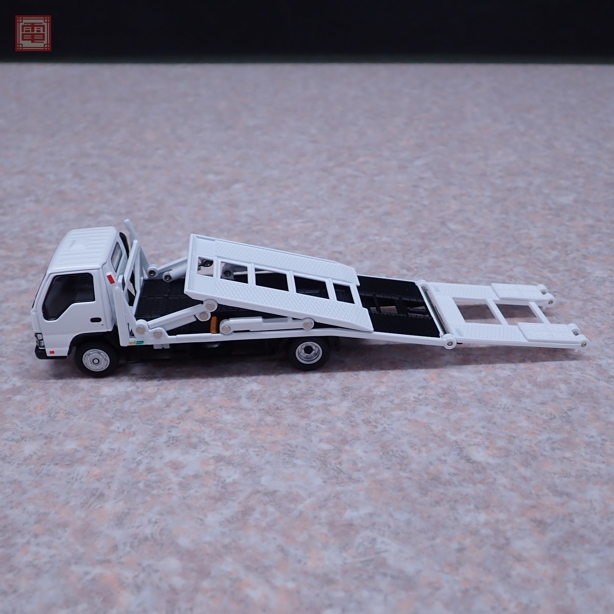 LV-N191a トミカリミテッドヴィンテージ ネオ いすゞ エルフ 1⁄64