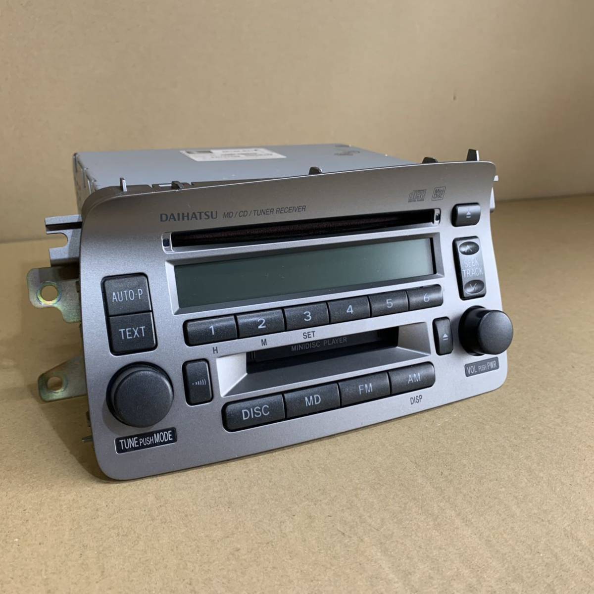 【正規品，定番】 作動確認済み 純正 金具付き オーディオデッキ CD/MDデッキ カーオーディオ プレーヤー 86180-B2150 ムーブ ムーヴ L150S L152S L160S(その他)｜売買されたオークション情報、yahooの商品情報をアーカ その他