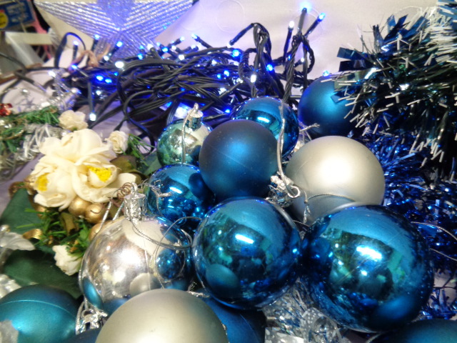 クリスマスグッズ　ツリーデコレーション　飾り/オーナメント/イルミネーション　鮮やかブルー　中古品　 クリスマスツリー クリスマス 北欧 電飾 飾り」の人気商品一覧・価格 ライト付