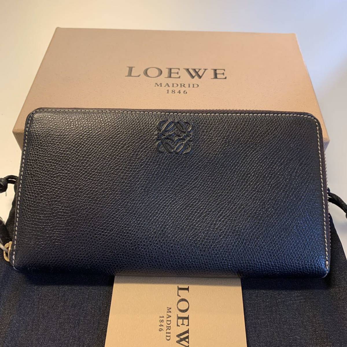 新品同様! ロエベ LOEWE 財布 長財布 アナグラム ラウンド 新品同様! ロエベ LOEWE 財布 長財布 アナグラム ラウンド