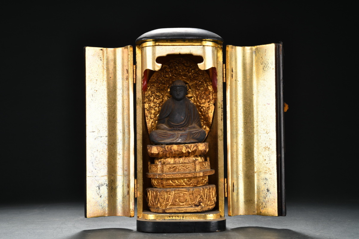 ◇鶴鳴堂◇時代物 木彫り 厨子 塗金釈迦如来坐像 極細工 古置物 古擺件 