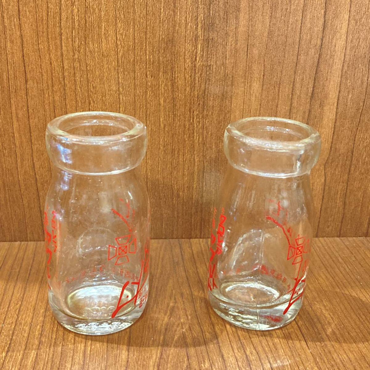 ◇ヤクルト瓶 Yakult 昭和36年古い初期のスリム型 瓶底に製造年の