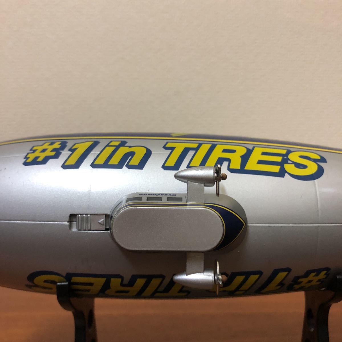 グッドイヤー GOOD YEAR # 1 in TIRES 飛行船 ダイキャストモデル