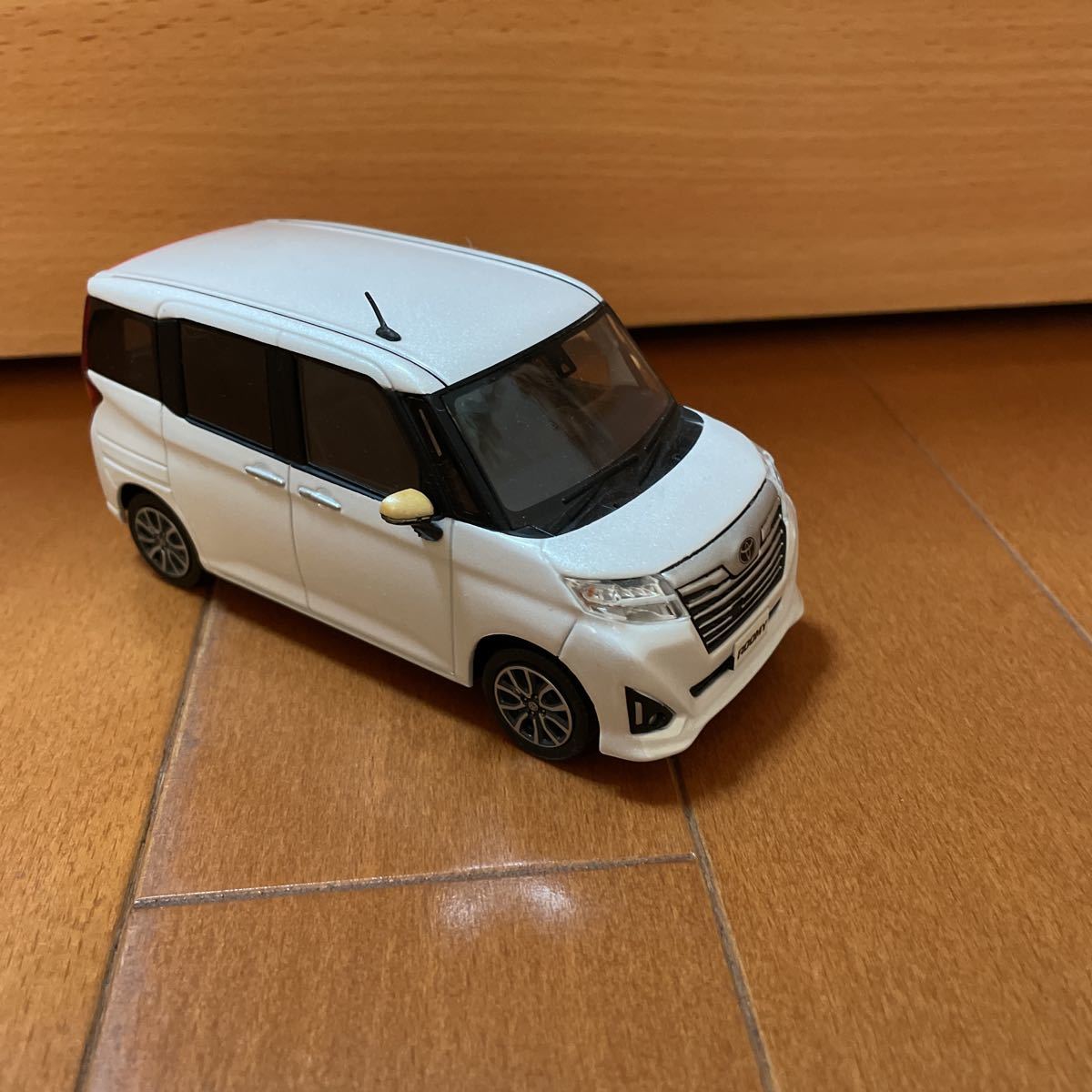 トヨタ ルーミー カラーサンプル パールホワイトⅢ W24非売品 1/30