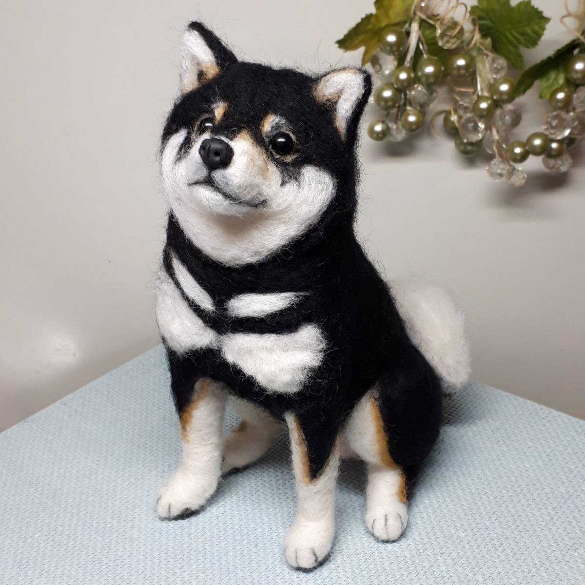 羊毛フェルト 犬 柴犬 黒柴(羊毛フェルト)｜売買されたオークション
