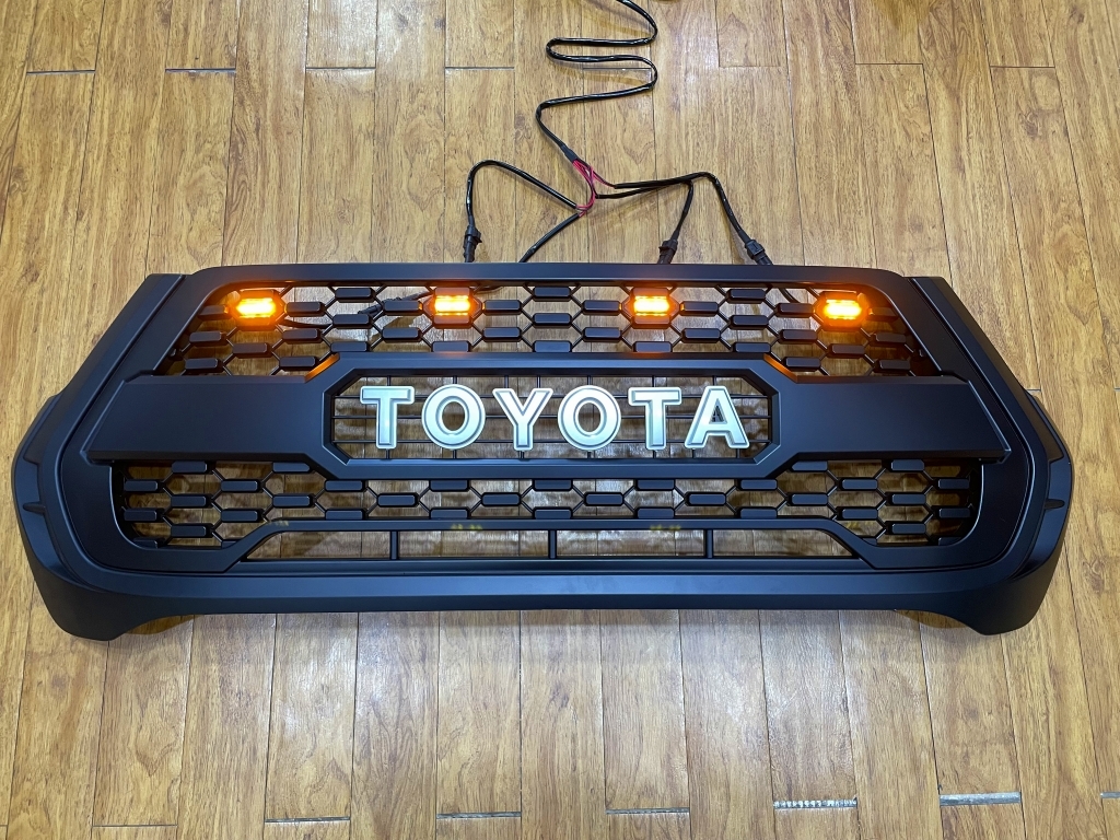 TOYOTA HILUX REVO LED マーカー付き フロントグリル GUN125