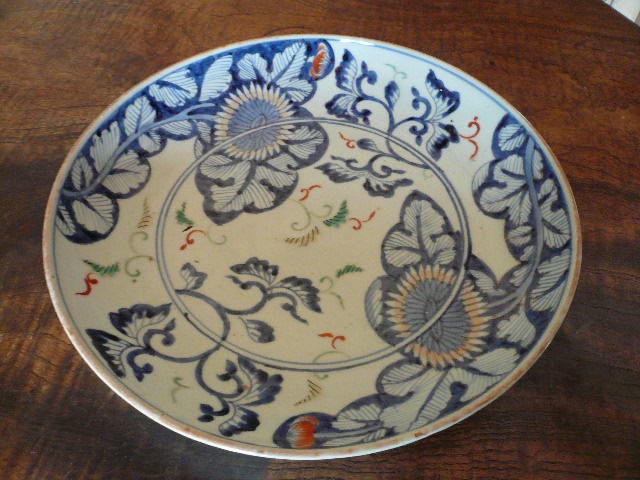 古伊万里 江戸時代中期の菊の花の図柄の皿 無傷 古伊万里