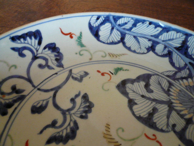 古伊万里 江戸時代中期の菊の花の図柄の皿 無傷 古伊万里