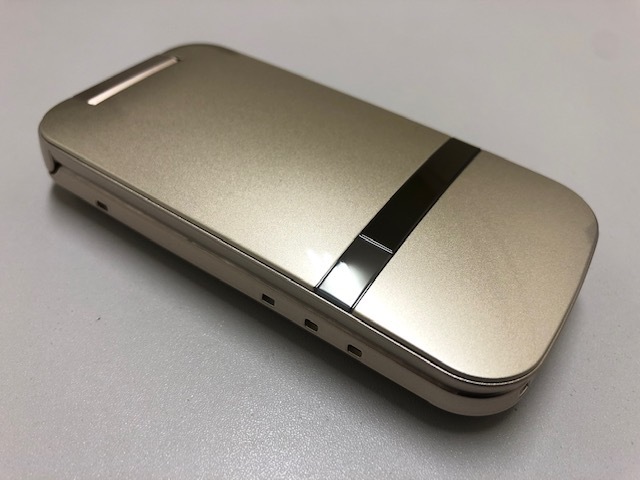  極 202SH ゴールド 制限〇 SoftBank PANTONE WATERPROOF ガラケー(携帯電話)｜売買されたオークション情報、yahooの商品情報をアーカイブ公開 - オークファン シャープ