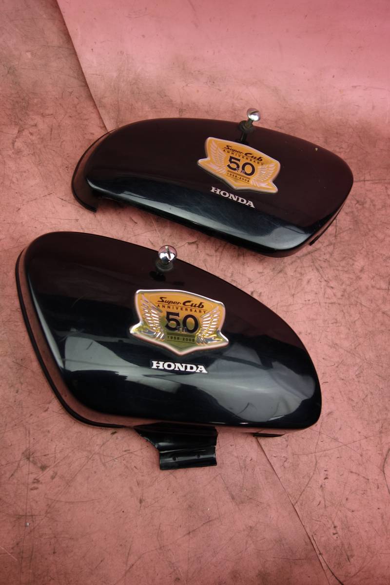 1台分解 限定車エンブレム ブラファイトブラック色 割れなし スーパーカブ50 サイドカバー カウル 01 リトルカブ 100yaz14 サイド 売買されたオークション情報 Yahooの商品情報をアーカイブ公開 オークファン Aucfan Com