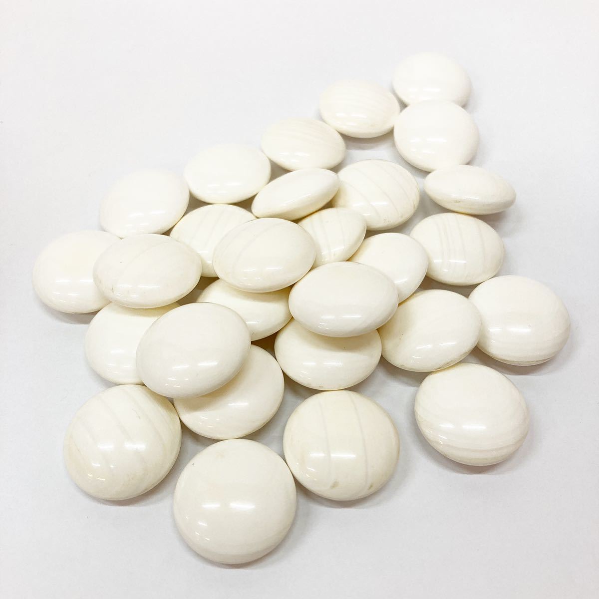 厚さ9.5mm】 本蛤碁石 (白180個/黒180個) 木箱入り 厚さ9.5mm】 本蛤