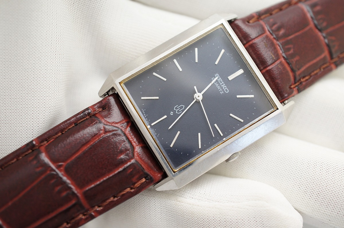 A354 作動良好 ベルト Seiko セイコー スクエア型 紺文字盤 シルバー メンズ男性腕時計クォーツ その他 売買されたオークション情報 Yahooの商品情報をアーカイブ公開 オークファン Aucfan Com