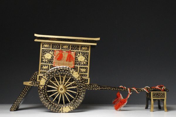 LIG】御人形司 谷本要助 時代雛道具 黒漆塗金蒔絵 牡丹唐草文御所車