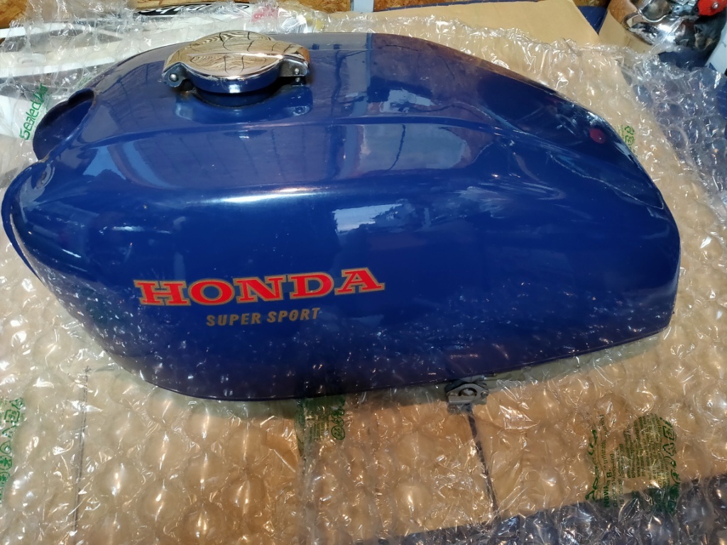 未使用新品 リプロ CB400F用 タンク サイドカバー 未塗装 旧CB400F タンクとサイドカバーセット サイドカバー 中古リプロ品