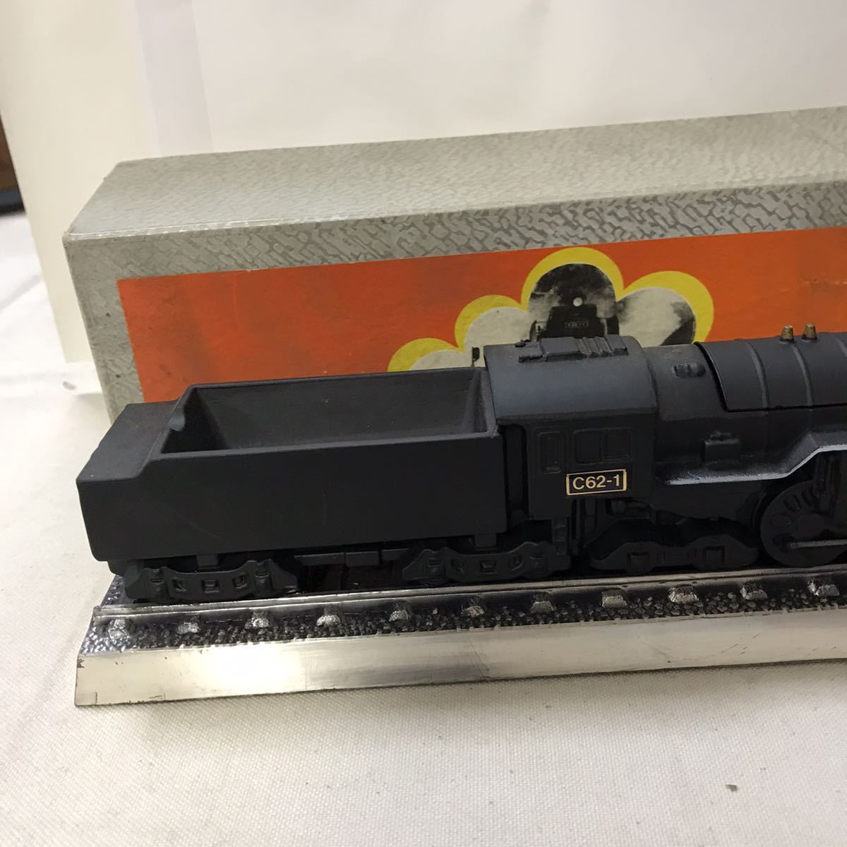 栄光の名機C62形蒸気機関車置物箱付き