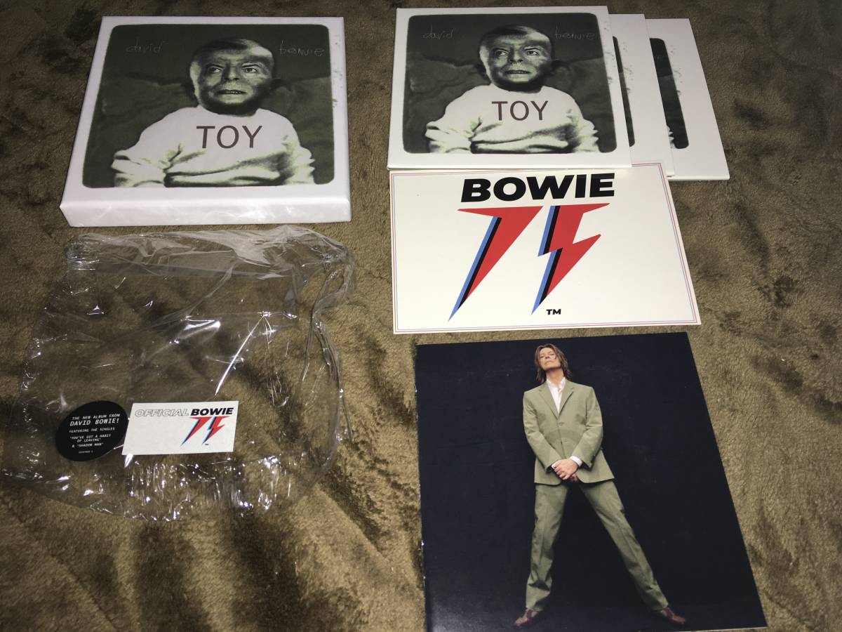 David Bowie com: Vinyl & CDs Toy: - Set Box Toy 3CD Hits