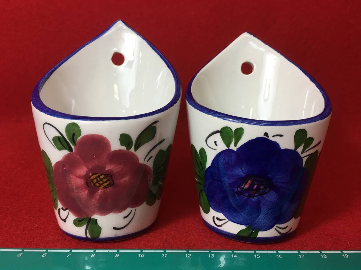 逸品堂 2個 セットス ペインの小物入れ 赤 青 花柄 陶器 入れ物 掛け花 花瓶 花器 入れ物 Made In Spain 珍品 焼き物 色絵 絵付け 西洋 売買されたオークション情報 Yahooの商品情報をアーカイブ公開 オークファン Aucfan Com