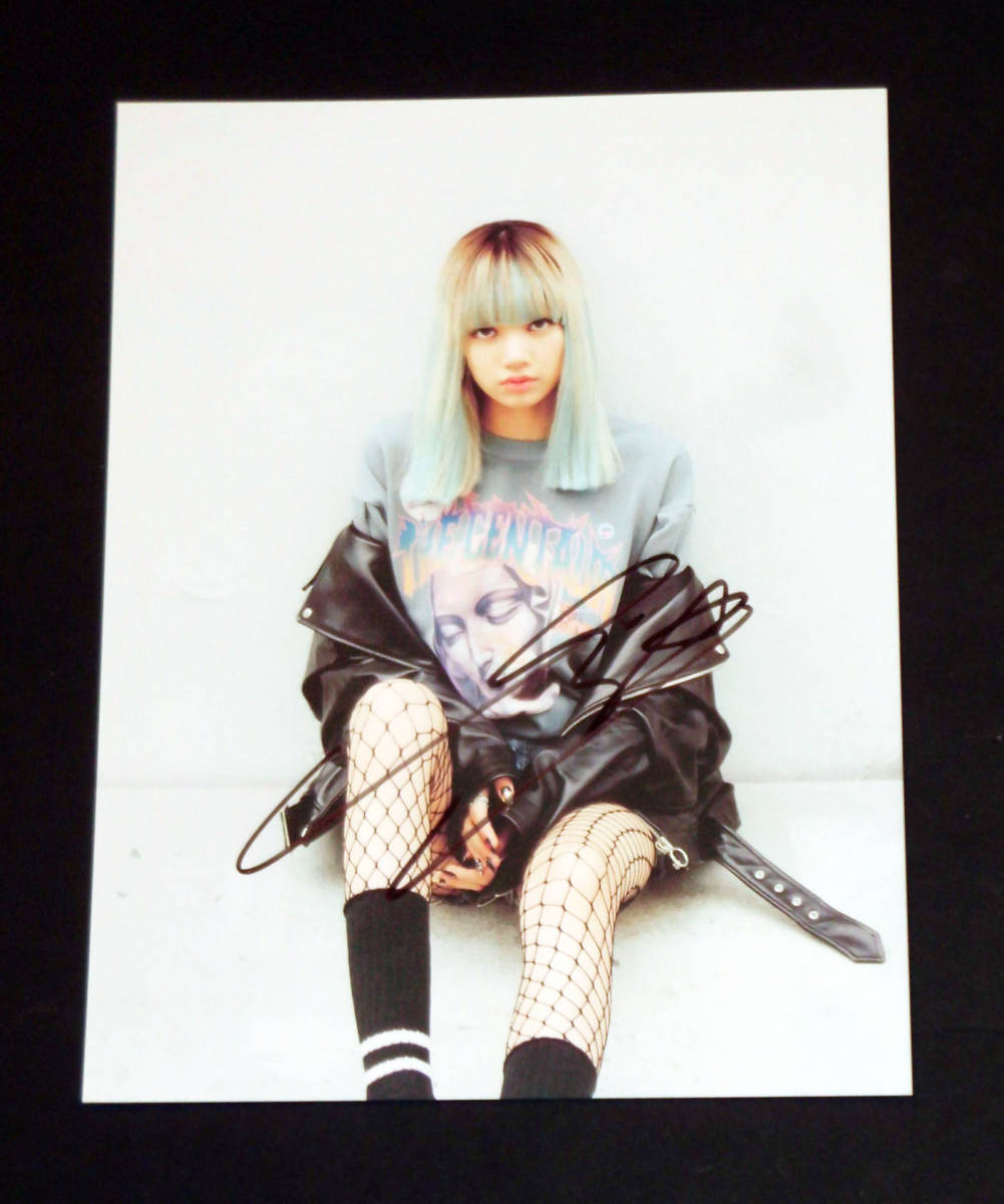 リサ (BLACKPINK)☆直筆サイン入り・「BLACKPINK [4+1] THE ALBUM  