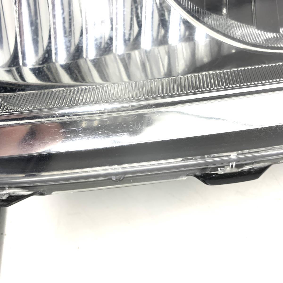 日本に 良品 Ud クオン 純正 Led ヘッドライト 右側 運転席側 R Koito 100 刻印 B Www Uniiweb Com Br