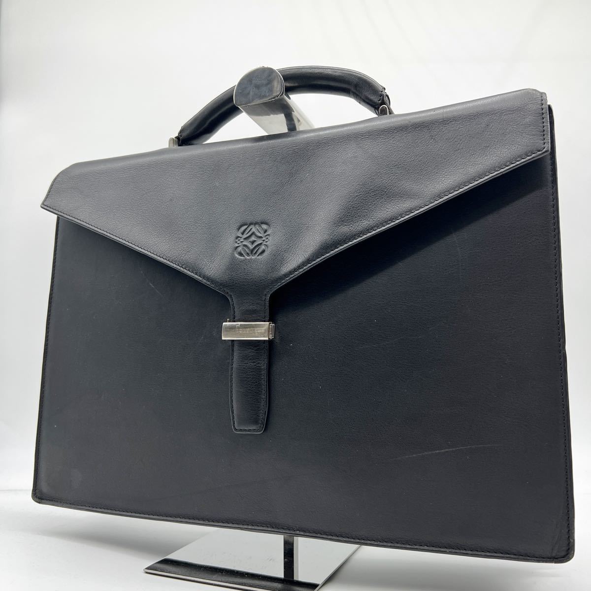  縁起物 デキる男の鞄 LOEWE ロエベ ビジネスバッグ ブリーフケース レザー アナグラム 型押し ブラック 黒(かばん、バッグ)｜売買されたオークション情報、yahooの商品情報をアーカイブ公開 - 男性用