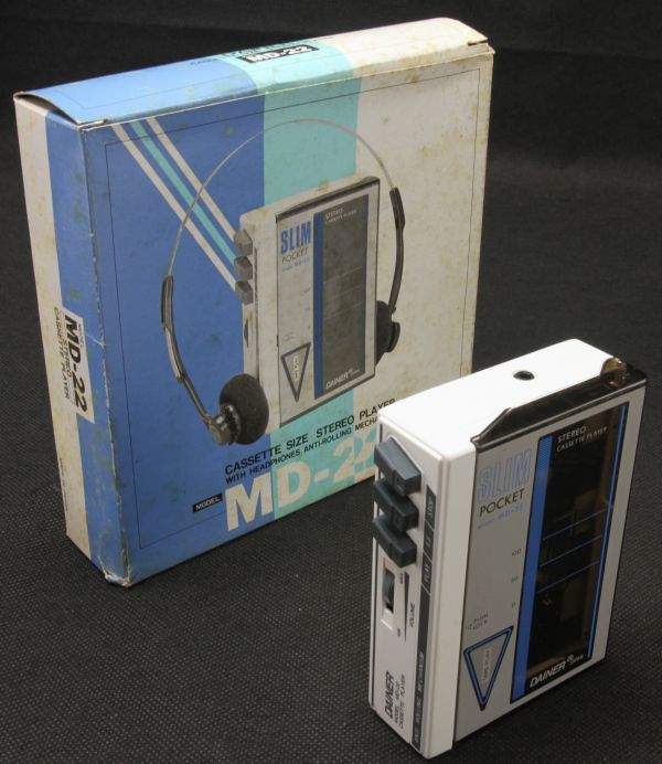 あページ 当時物 DAINER MD-22 弱小メーカー廉価版カセットプレーヤー 電源投入