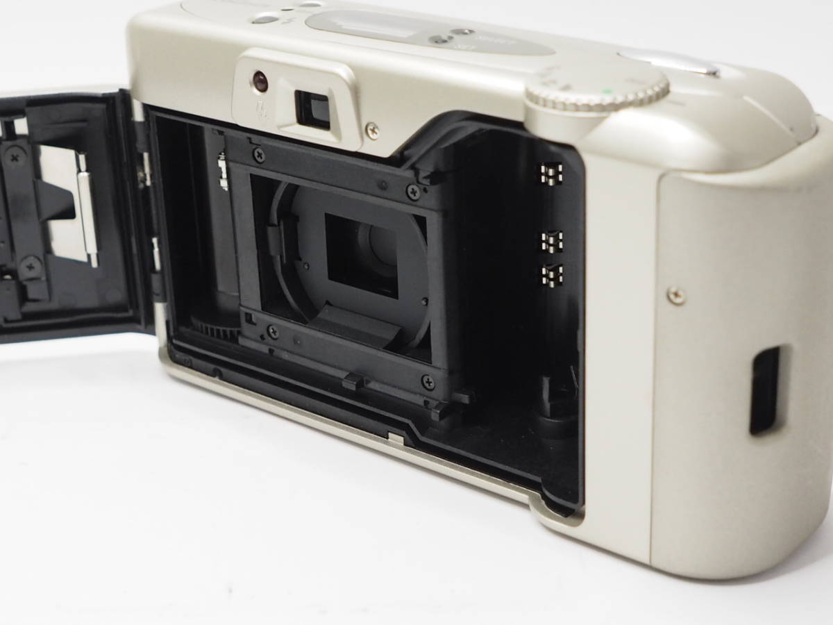 RICOH | リコー 価格.com リコー、IP68の防塵防水を備えるタフネス