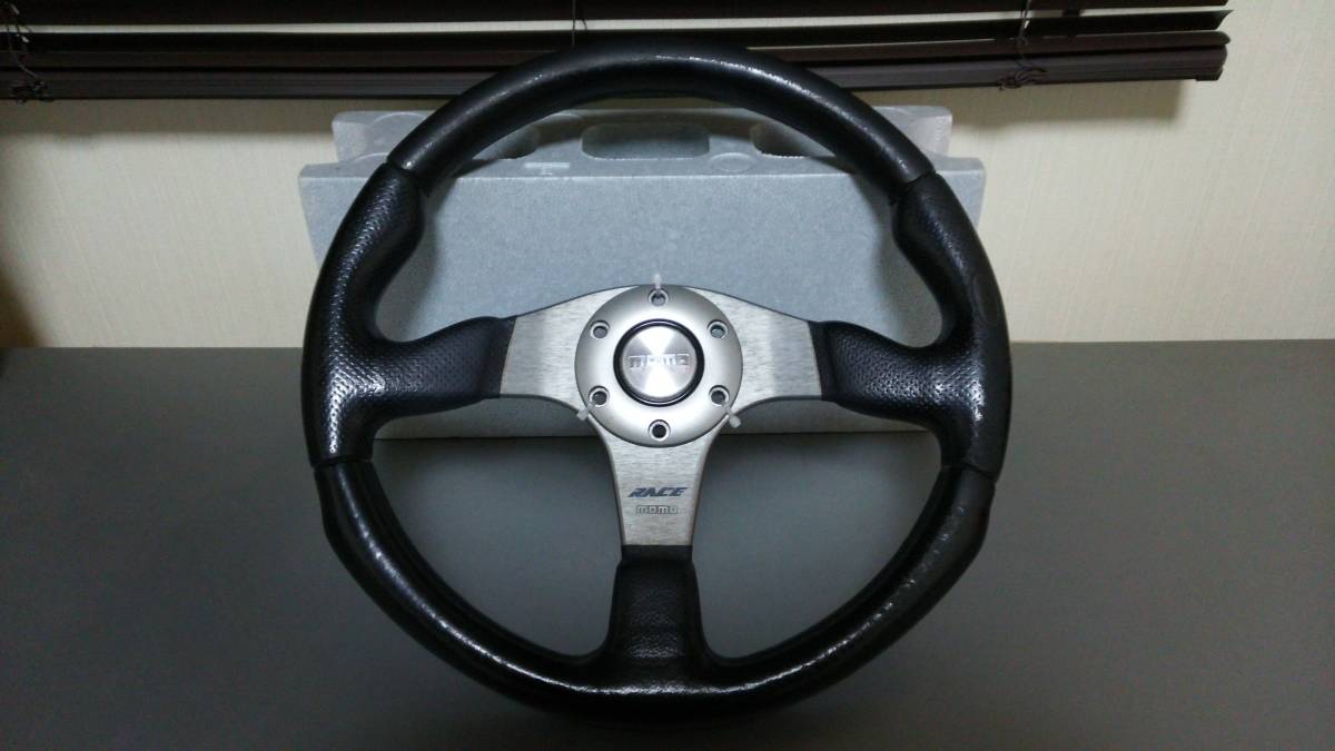 人気定番，大人気 MOMO モモ 社外 ステアリング ハンドル RACE レース 35&Phi; TYP D35 レザー パンチング リング/ホーンボタン付き モモステ(ステアリング、ハンドル本体)｜売買されたオークション情報、yahooの商品 ステアリング、ハンドル本体
