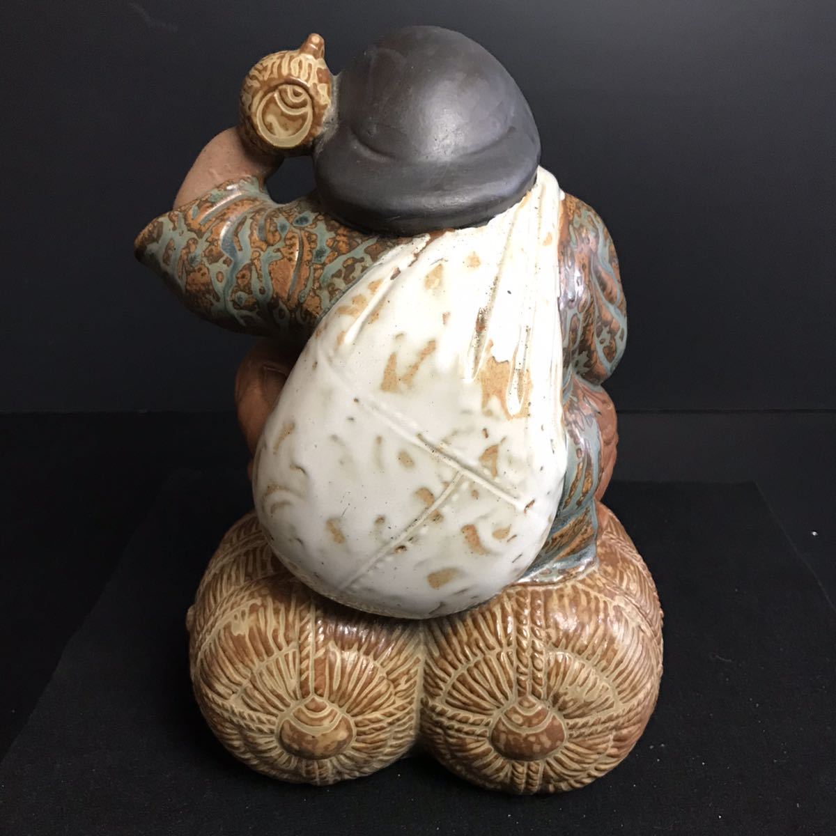 BY436] 在銘 大黒天 七福神 彩色彫刻 陶器 置物 高さ約29cm 商売繁盛 五穀