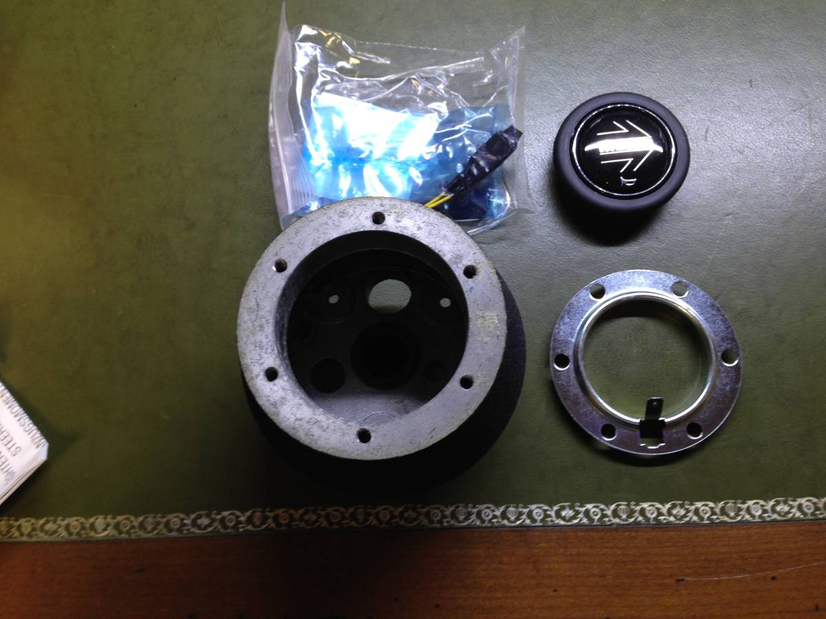 フェラーリF355 MOMO製 ハンドル ボス フェラーリ f355 ボス付き