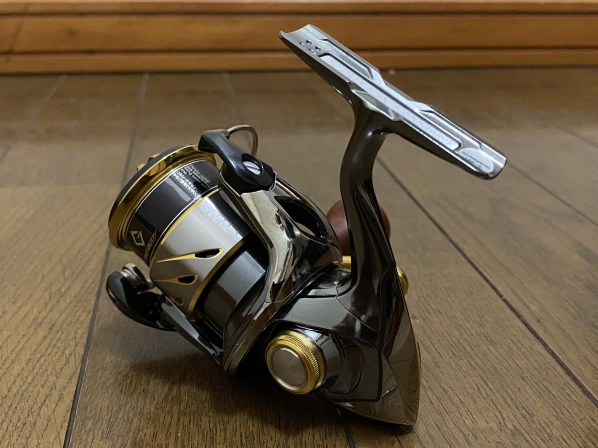 新品・未使用品 シマノ 14ステラ C2000HGS 夢屋 花梨ハンドルノブ付き 