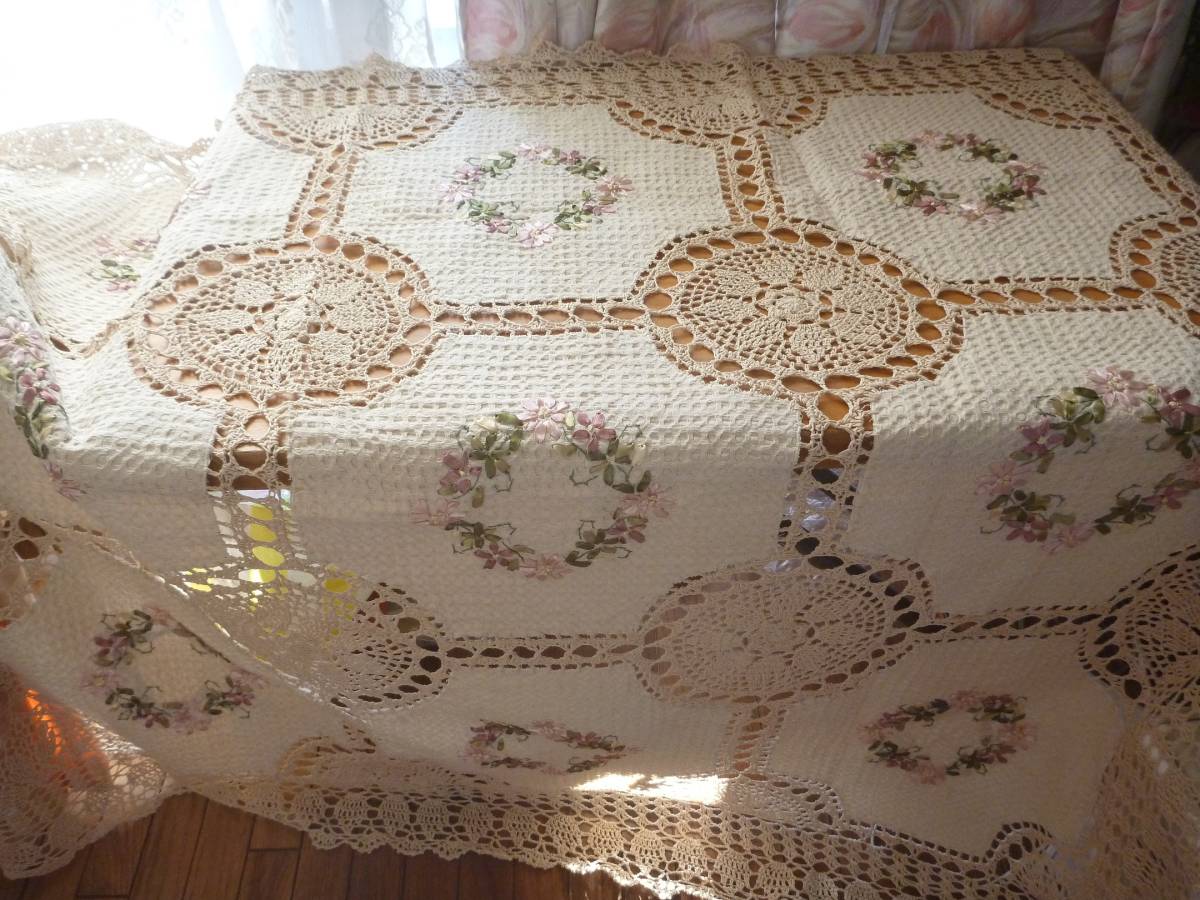 □ WEDGWOOD ウエッジウッド テーブルクロスとコースター 130×200