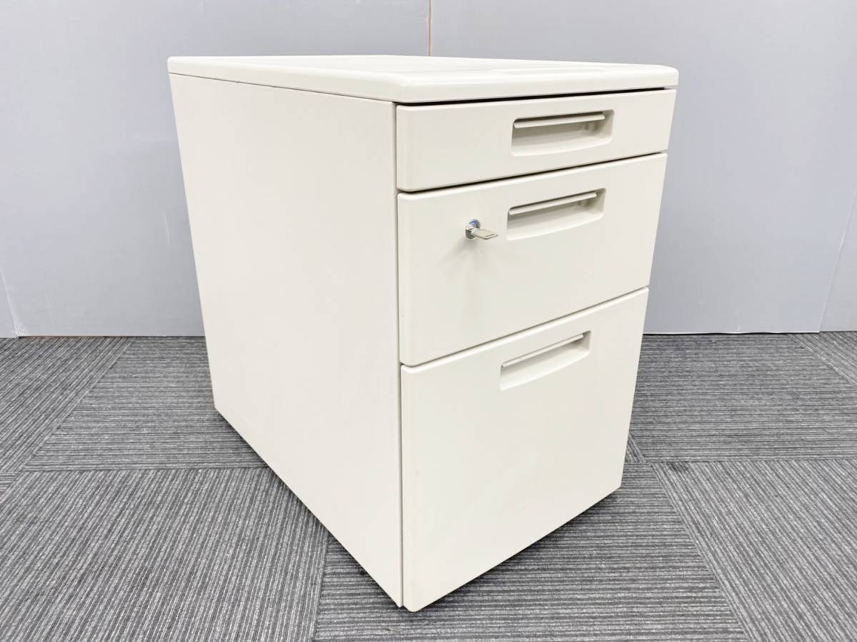 2086853_USM_TABLE_04