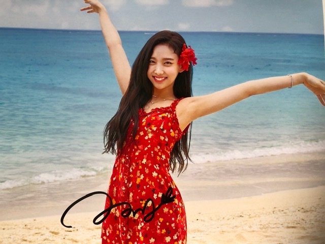 Twice ナヨン 直筆サイン写真 アジアンポップス 売買されたオークション情報 Yahooの商品情報をアーカイブ公開 オークファン Aucfan Com