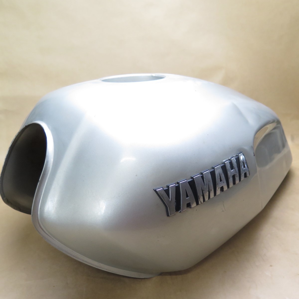 ◇YAMAHA ヤマハ XJR1200 4KG シルバー 純正 フューエルタンク ◇YAMAHA ヤマハ XJR1200 4KG シルバー 純正 フューエルタンク