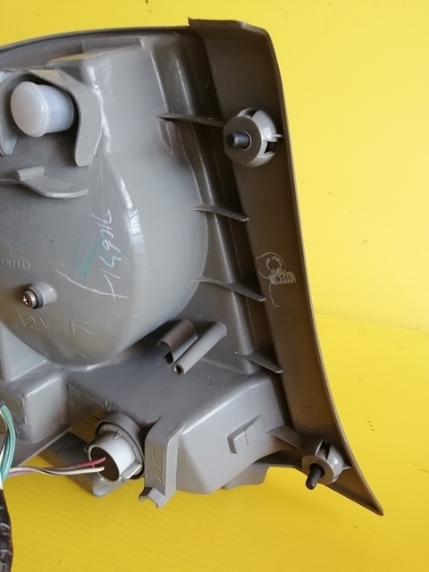 テールランプ 右 アルテッツァ SXE10 アルテッツァ(SXE10)右