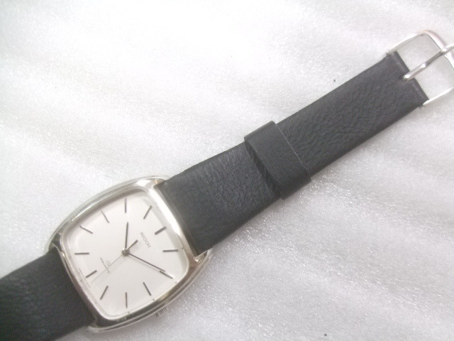 デッドストック未使用シンプルリコークオーツ腕時計定価28000円動品　R324