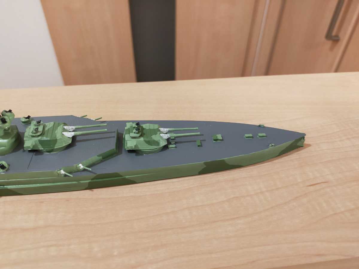 日本海軍 1/700艦船模型 13号型巡洋戦艦のキット組立品（対潜迷彩仕様